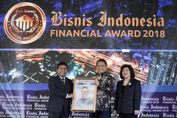  Rudiantara Hadiri Bisnis Indonesia Financial Award 2018