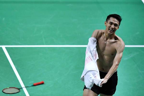  Raih Medali Emas, Jonatan Christie Langsung Lepas Baju Lagi