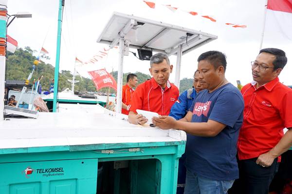  Telkomsel-Sisfo Pantau Kapal Nelayan di Malang dan Sinjai
