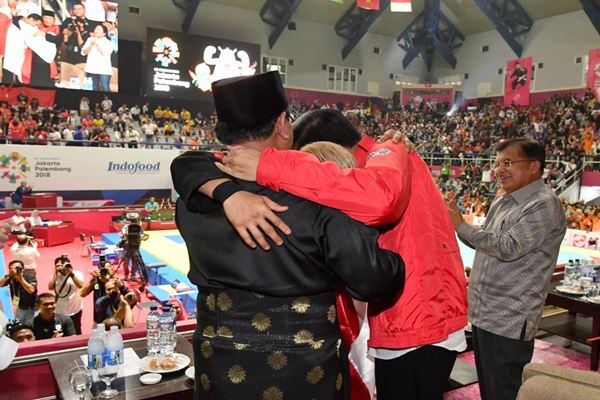  Sandiaga Merinding Lihat Prabowo-Jokowi Berpelukan di Asian Games 2018