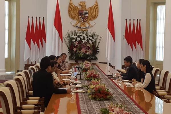  Presiden Jokowi  Tantang  Jack Ma Tiru Aksinya \"Melompat\" Pakai Motor di Pembukaan Asian Games 2018