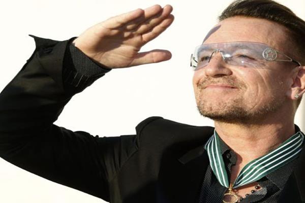  U2 Batalkan Konser Lantaran Bono Kehilangan Suara