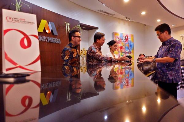  Bank Mega Peringati Hari Pelanggan Nasional