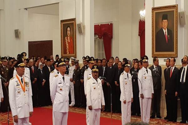  Jelang Dilantik Jokowi, 9 Pasangan Gubernur & Wagub Diarak Pasukan Drumband Paspampres