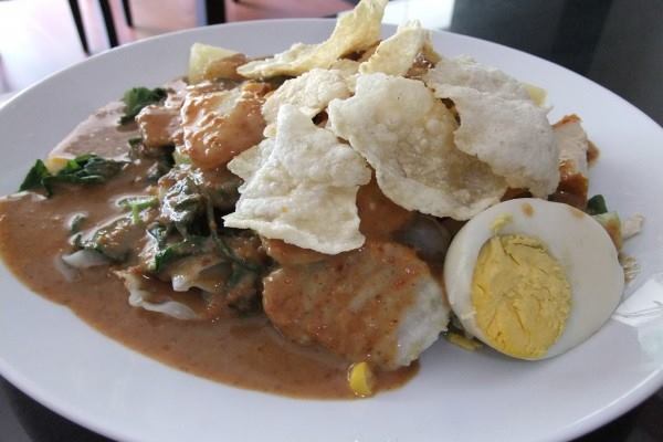  Gado-gado, Rendang, dan Nasi Goreng Gugah Selera Warga Inggris