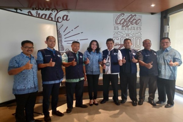  Harpelnas, Blue Bird Berikan penghargaan \"Road Stars Award\"