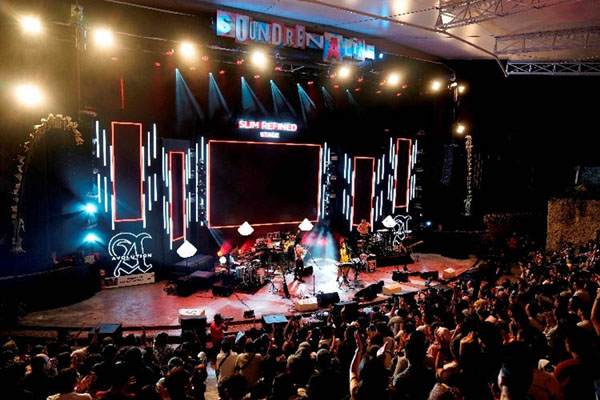  Ini Penampilan Kolaboratif Dialog Dini Hari & Scaller di Soundrenaline 2018