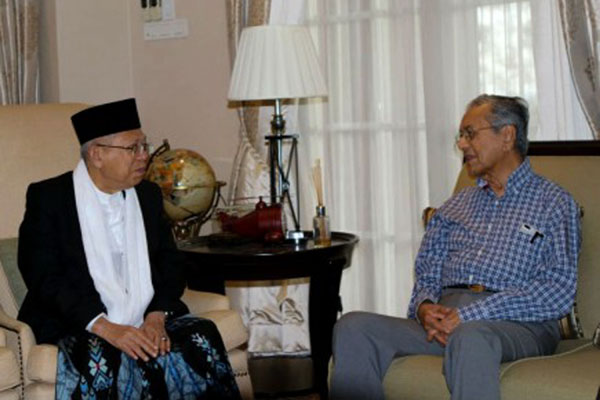  KH Ma’ruf Amin Temui Mahathir di Kuala Lumpur