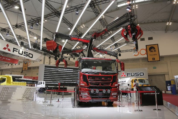  Truk Fuso Produksi 2016 Bisa Pakai Bahan Bakar B20