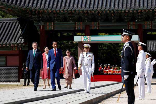  Jokowi Gelar Pertemuan Dengan 4 Pimpinan Perusahaan Korea Selatan