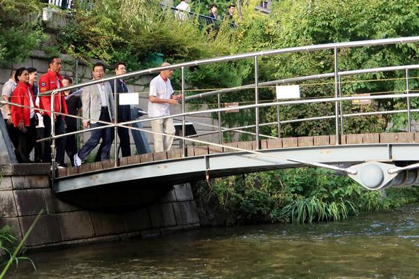  Presiden Jokowi Kunjungi Sungai Cheonggyecheon di Seoul