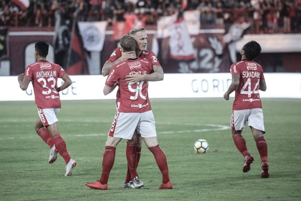  Hasil Liga 1: Dua Gol Penalti Menangkan Bali United Atas Persela
