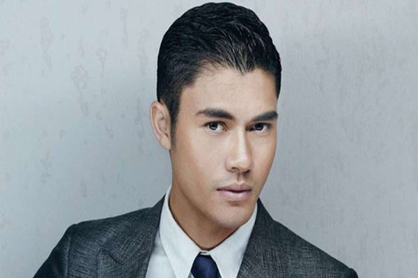  5 Fakta Si Ganteng Henry Golding Bintang Crazy Rich Asians 