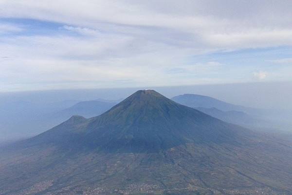  305 Hektare Hutan dan Lahan Gunung Sindoro Terbakar