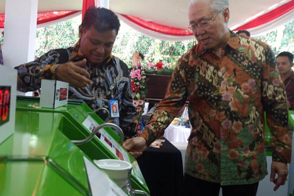  Pindad Luncukan Mesin Filling Minyak Goreng AMH-o