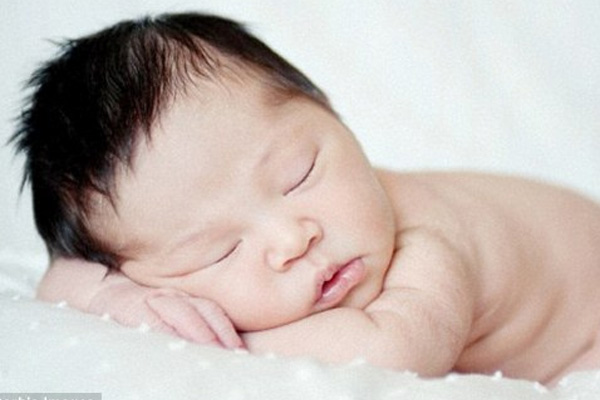 bayi tertidur/dailymail.co.uk