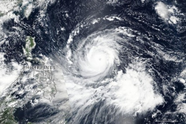  Hong Kong Turunkan Sinyal Bahaya Badai Mangkhut