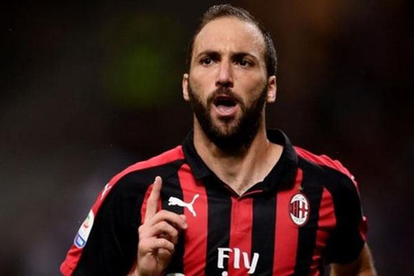  Hasil Lengkap Liga Italia: Gol Perdana Higuain untuk Milan, 1 – 1 vs Cagliari