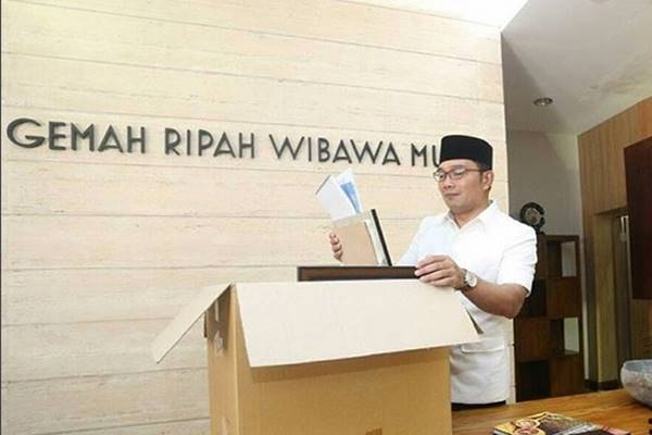  Lidah Ridwan Kamil Keseleo Saat Pimpin Apel ASN Jabar