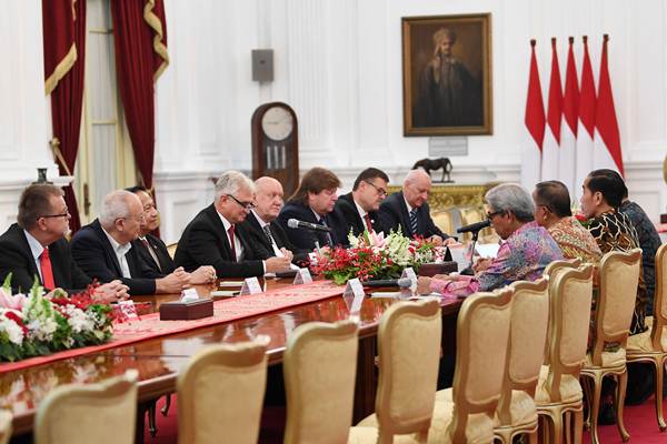  Bertemu Delegasi Senat Republik Ceko, Presiden Jokowi Minta Dukungan Produk Sawit 