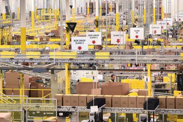 DHL Express Bakal Terapkan Swipbox