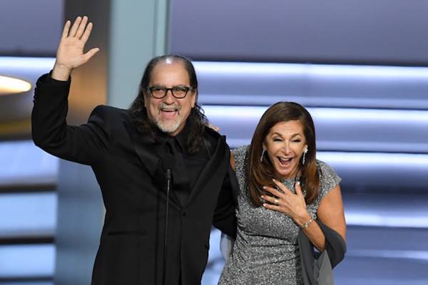  Sutradara Glenn Weiss Lamar Kekasihnya di Emmy Awards 2018