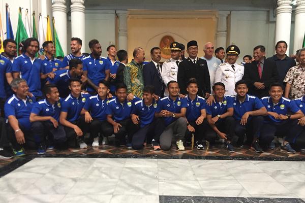  Persib Jamu Persija Minggu (23/9), Ridwan Kamil Akan Undang Anies Nobar