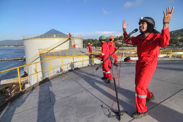  Aksi Boomerang dan Greenpeace di PT Multi Nabati Sulawesi