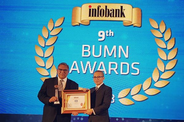  Pertahankan Kinerja \"Sangat Bagus\", Surveyor Indonesia Raih Platinum Trophy