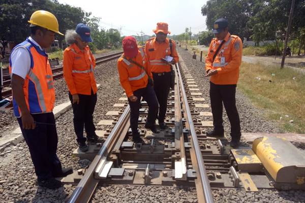  Minimalisir Kecelakaan, PT KAI DAOP 4 Periksa Rel Tegal - Pekalongan  