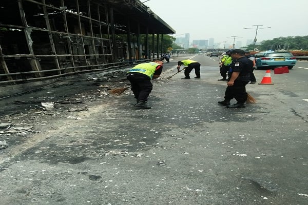  Ini Dugaan Sementara Penyebab Kebakaran Gerbang Tol Pejompongan