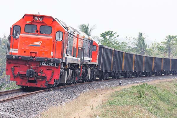  INTEGRASI TRANSPORTASI : PT KAI Cari Mitra Perusahaan Truk