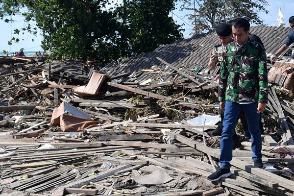  Presiden Jokowi Tinjau Lokasi Gempa dan Tsunami