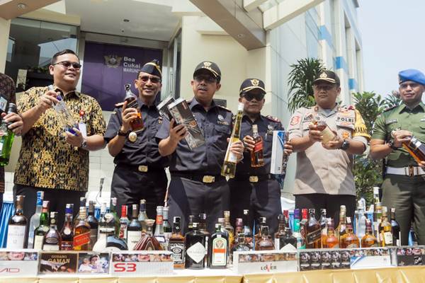  Bea Cukai Musnahkan Rokok dan Miras Ilegal