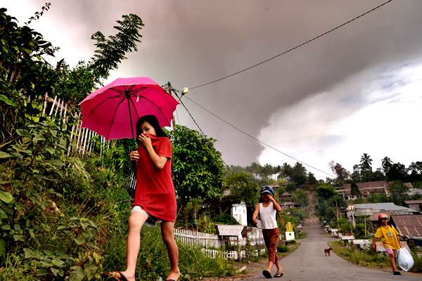  Erupsi Gunung Soputan di Minahasa Selatan