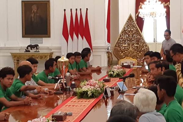  Presiden Jokowi Carikan Bapak Angkat Bagi Timnas U-16