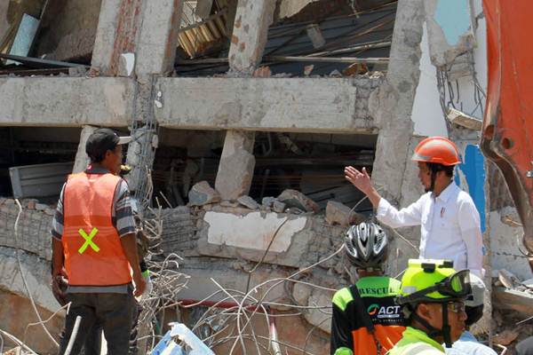  Tim SAR Temukan Jenazah Atlet Paralayang Asal Korsel di Reruntuhan Hotel Roa-Roa