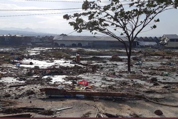 Suasana pemukiman yang rusak akibat gempa dan tsunami di Palu, Sulawesi Tengah , Sabtu (29/9). /Antara