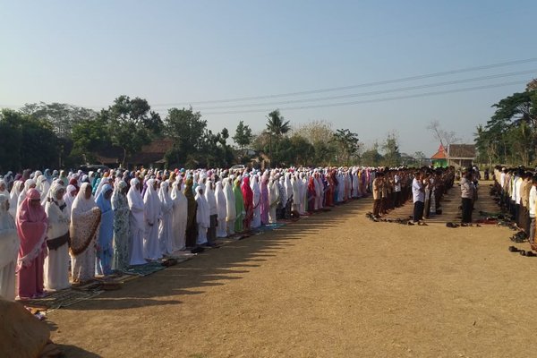  Warga Tulung Klaten Gelar Salat Gaib