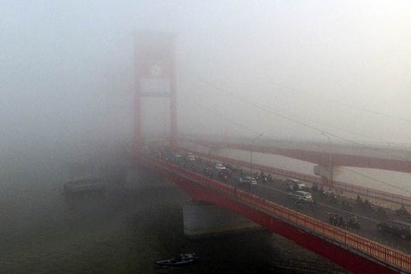  Aktivitas Warga Palembang Terganggu Kabut Asap