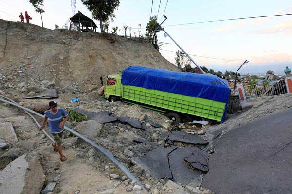  Jalur Trans Sulawesi di Sigi Sudah Dapat Dilalui Kendaraan Pascagempa Donggala