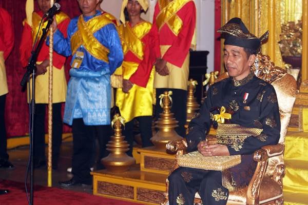  Presiden Jokowi Mendapat Gelar Adat Melayu Deli