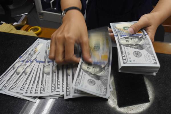  Dolar AS Terdongkrak Saat Mata Uang China Melemah