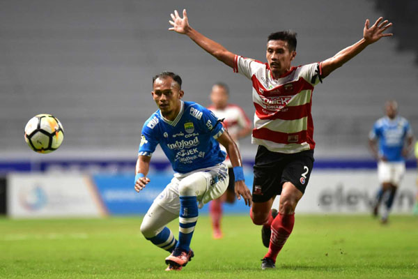  Hasil Liga 1, Persib Bandung Tumbang, Skor 1 - 2 vs Madura United