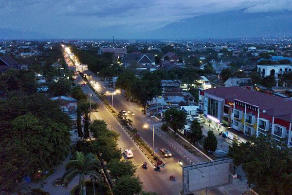  Kota Palu Kembali Terang di Malam Hari