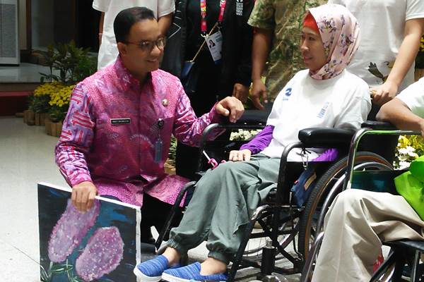  Penyandang Disabilitas Lukis Mural di Kanvas Sepanjang 20 Meter