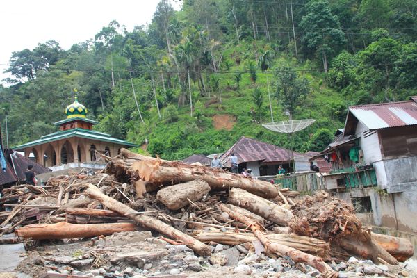  Banjir Bandang di Mandailing Natal Tewaskan 17 Orang