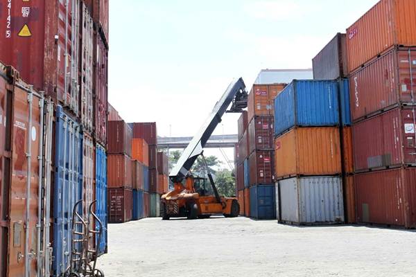  LOGISTIKOS : Untung Rugi Inspeksi Kelaikan Peti Kemas