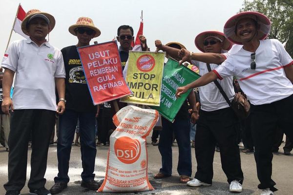 Protes Impor Gula, Ratusan Petani Tebu Berunjuk Rasa di Istana Merdeka