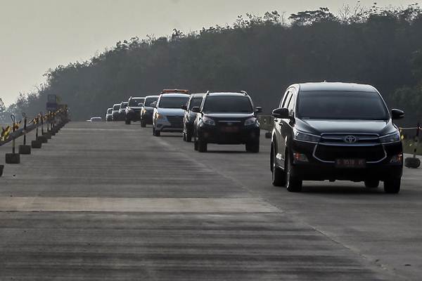  JALAN BEBAS HAMBATAN : Tol Semarang—Batang Beroperasi Desember  